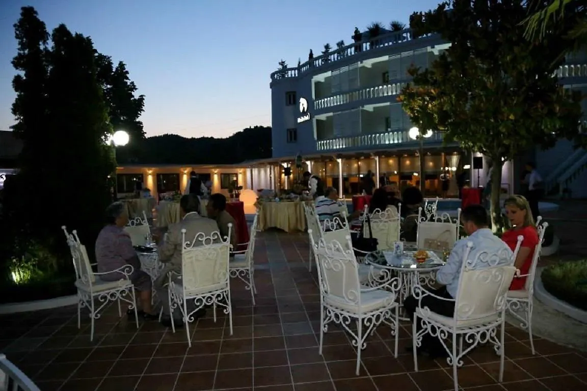 Merlin Park Resort 地拉那